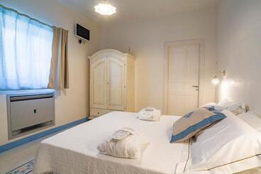 تختخواب و صبحانه Trullitria Rooms