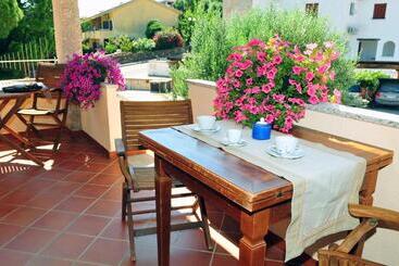 تختخواب و صبحانه Brezza Di Mare