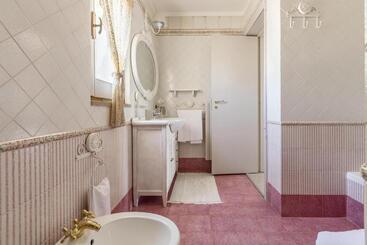 تختخواب و صبحانه Fabula Maison