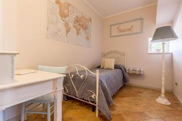 تختخواب و صبحانه Fabula Maison