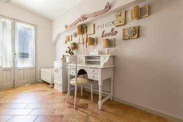 تختخواب و صبحانه Fabula Maison