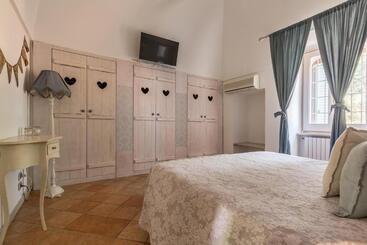 تختخواب و صبحانه Fabula Maison