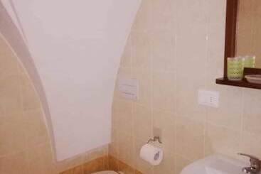 تختخواب و صبحانه La Sosta