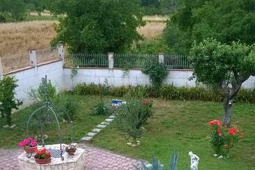 تختخواب و صبحانه Mela__bii