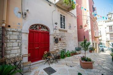 تختخواب و صبحانه Redmood Guesthouse