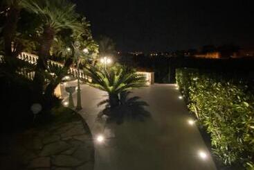 تختخواب و صبحانه Villa Princi