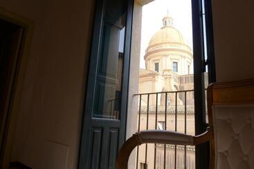 مسافرخانه Landolina Palace