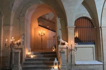 مسافرخانه Landolina Palace