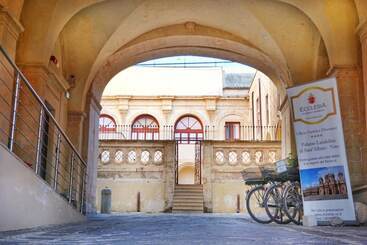 مسافرخانه Landolina Palace