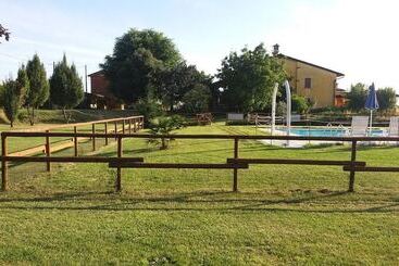 هتل روستایی Agriturismo Trebis