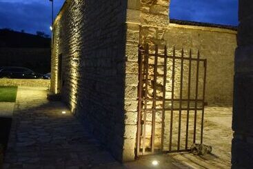 هتل روستایی Masseria Revinaldi