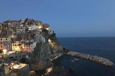 تختخواب و صبحانه La Maggiolina Camere La Spezia