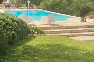 تختخواب و صبحانه Dimora Le Ginestre Adults Only