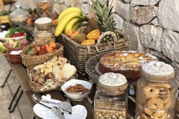تختخواب و صبحانه Dimora Le Ginestre Adults Only