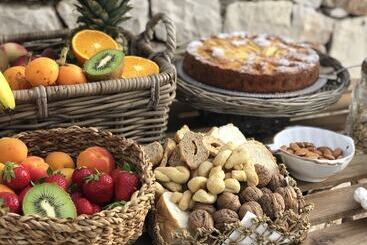 تختخواب و صبحانه Dimora Le Ginestre Adults Only