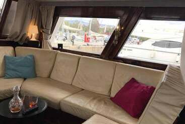 تختخواب و صبحانه Dream House Boat