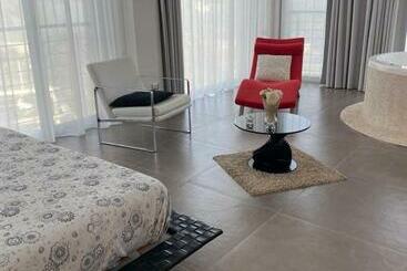 تختخواب و صبحانه Max Luxury Suite Servizio Spiaggia Inclusa