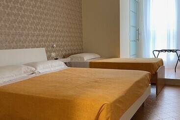 مسافرخانه Acquaviva Experience B&b