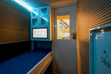 مسافرخانه Resting Pods   Zzzleepandgotrn Torino Airport