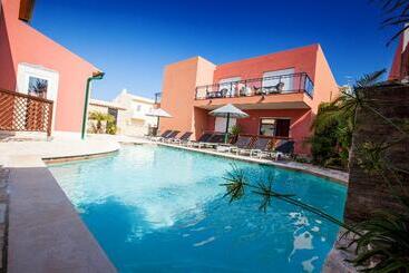 هتل Charming Residence & Guest House Dom Manuel I Adults Only