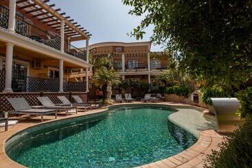 هتل Charming Residence & Guest House Dom Manuel I Adults Only
