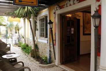 هتل Charming Residence & Guest House Dom Manuel I Adults Only