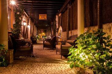 هتل Charming Residence & Guest House Dom Manuel I Adults Only