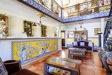 هتل Charming Residence & Guest House Dom Manuel I Adults Only