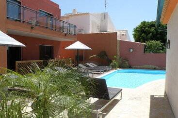 هتل Charming Residence & Guest House Dom Manuel I Adults Only
