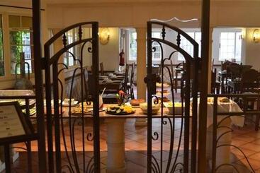 هتل Charming Residence & Guest House Dom Manuel I Adults Only
