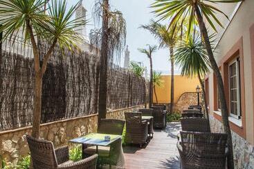 هتل Charming Residence & Guest House Dom Manuel I Adults Only