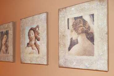 هتل Condes De Visconti