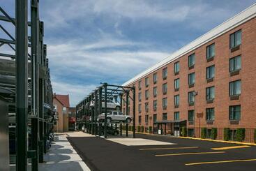 هتل Fairfield Inn By Marriott Jfk Airport