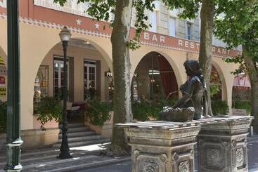 هتل Logis Hôtel Restaurant Grand Hôtel De Lyon