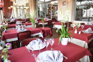 هتل Logis Hôtel Restaurant Grand Hôtel De Lyon