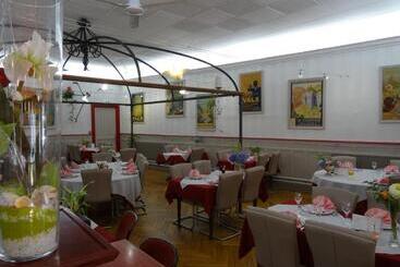 هتل Logis Hôtel Restaurant Grand Hôtel De Lyon