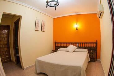 هتل Hostal Guadiana