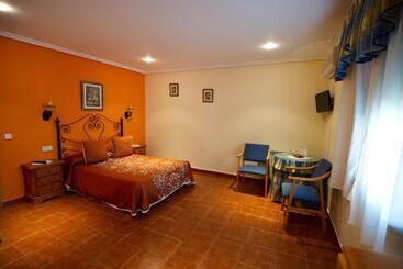 هتل Hostal Guadiana
