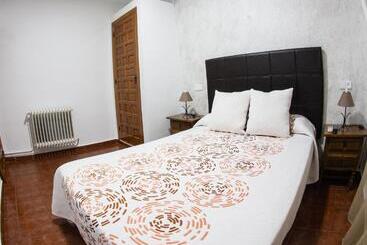 هتل Hostal Guadiana