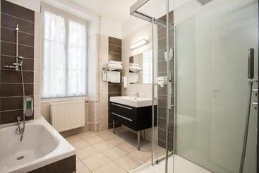 هتل Hôtel Restaurant Plaisance Piscine Couverte Et Chauffée Proche Sarlat