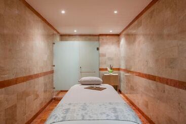 هتل Iberostar Waves Quetzal