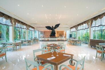 هتل Iberostar Waves Quetzal