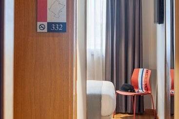 هتل Ibis Styles Pamplona Noain