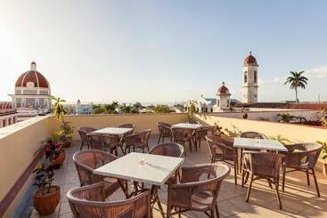 هتل La Union, Affiliated by Melia