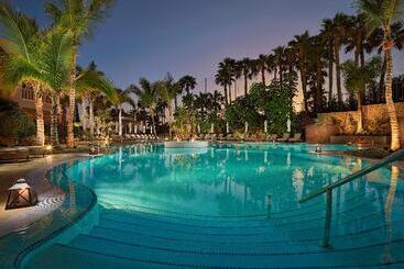هتل Las Madrigueras Golf Resort & Spa  Adults Only
