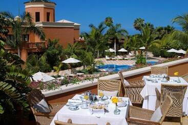 هتل Las Madrigueras Golf Resort & Spa Adults Only
