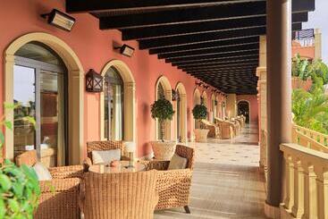 هتل Las Madrigueras Golf Resort & Spa  Adults Only