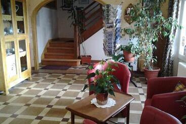 هتل Le Chalet De La Foret Logis Hôtel 3 étoiles Et Restaurant