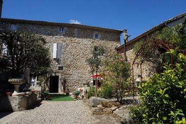 هتل Le Manoir Du Raveyron