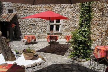 هتل Le Manoir Du Raveyron